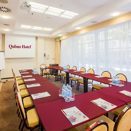Qubus Hotell