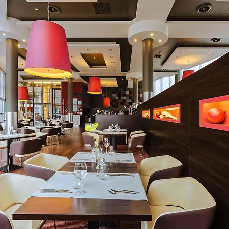 Qubus Hotell