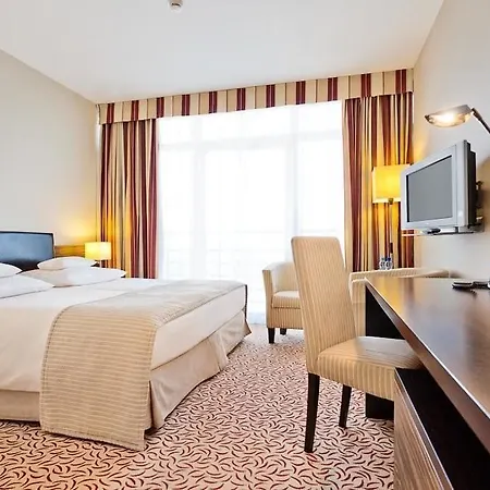 Qubus Hotell 4*